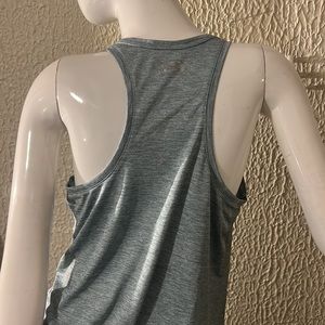 🏵️2/$14🏵️ Under Armour performance athletic tank